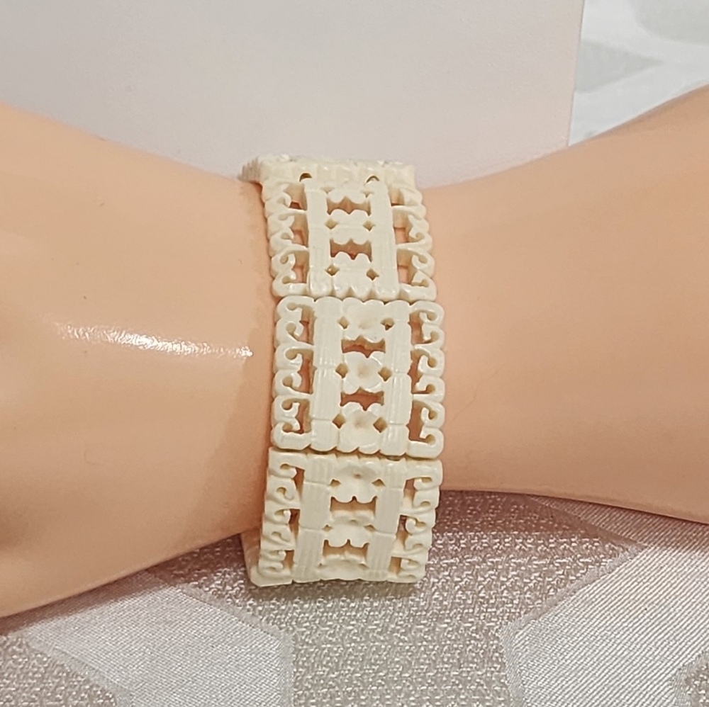 Vintage Carved Bone Stretch Bracelet Pierced Panels Boho Tribal Style 6.25”